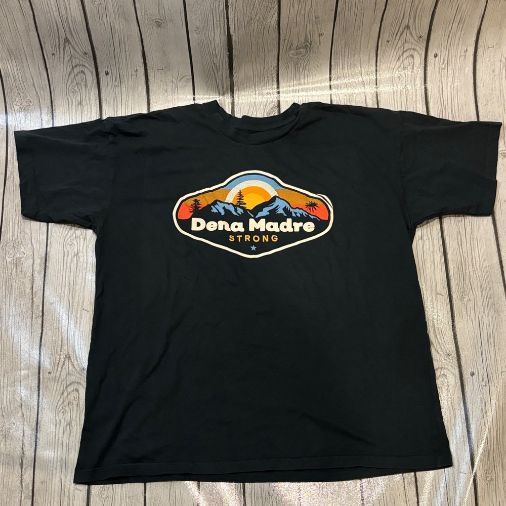 Daydreamer Black 'Dena Madre Strong' Graphic Tee size medium new without tags